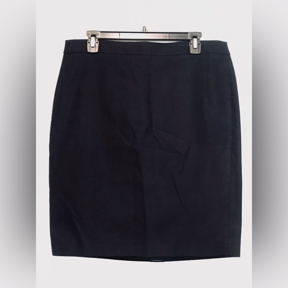 Classic Black Pencil Skirt - Sleek Office Staple